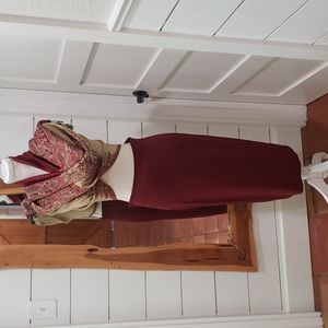 Vince Camuto pencil skirt size small.